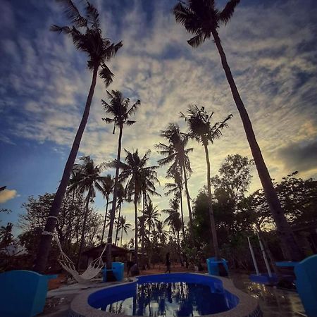 Amigos Bungalows ギリ島 エクステリア 写真