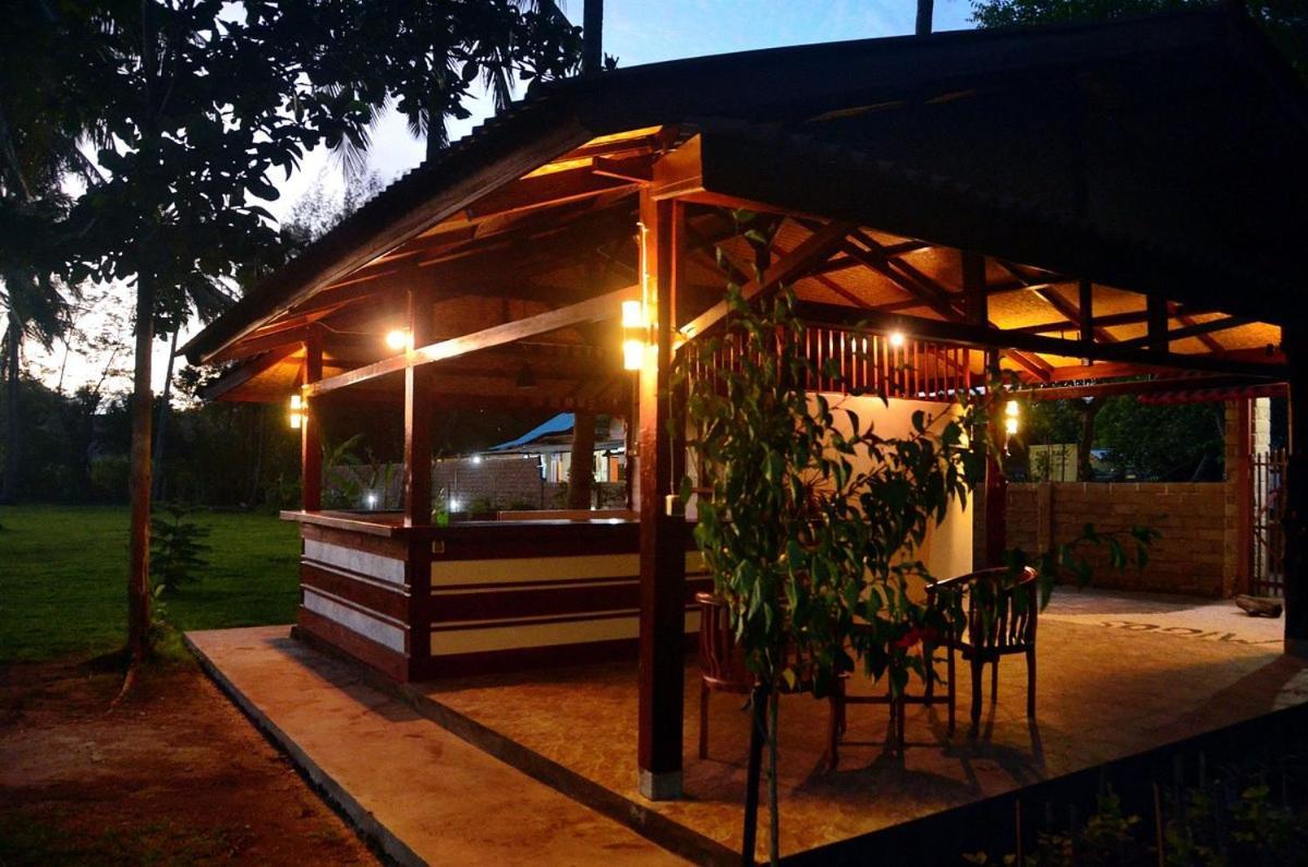 Amigos Bungalows ギリ島 エクステリア 写真